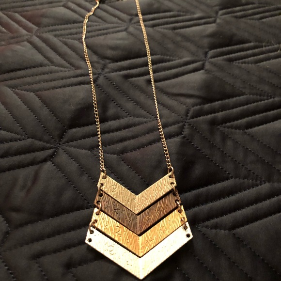 Formal point necklace - Picture 1 of 2
